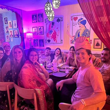 Khao San Social Capsule Hostel Банкок Екстериор снимка