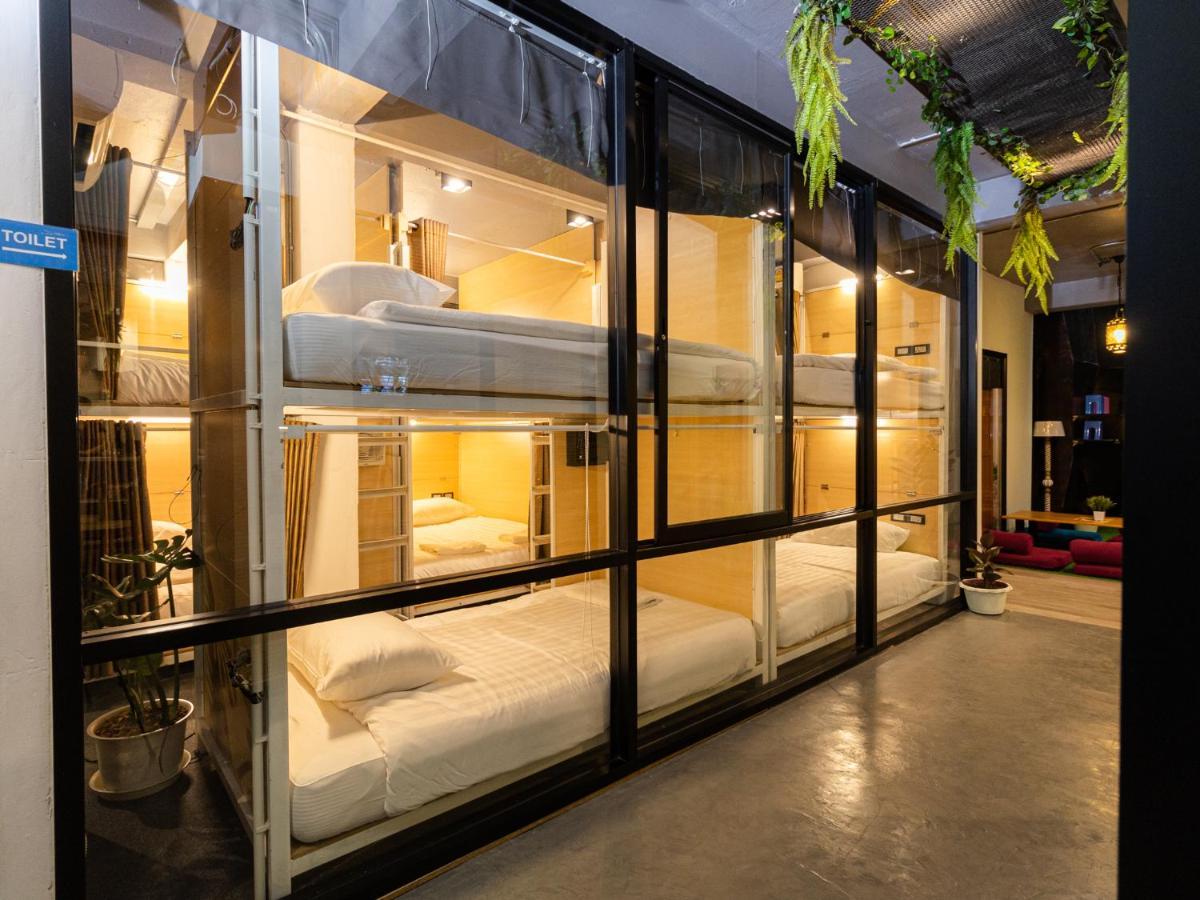 Khao San Social Capsule Hostel Банкок Екстериор снимка