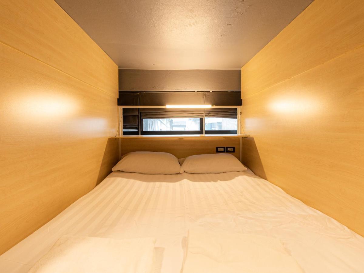 Khao San Social Capsule Hostel Банкок Екстериор снимка
