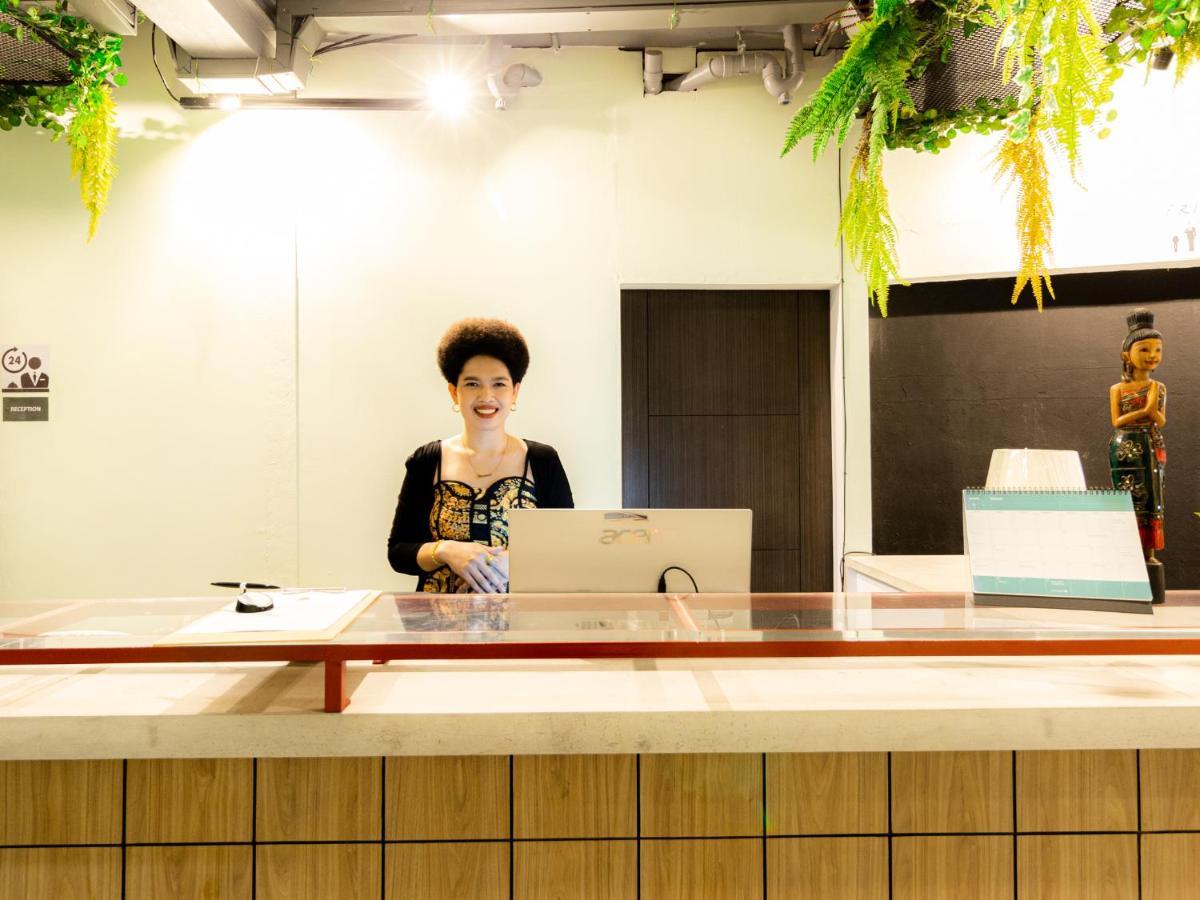 Khao San Social Capsule Hostel Банкок Екстериор снимка
