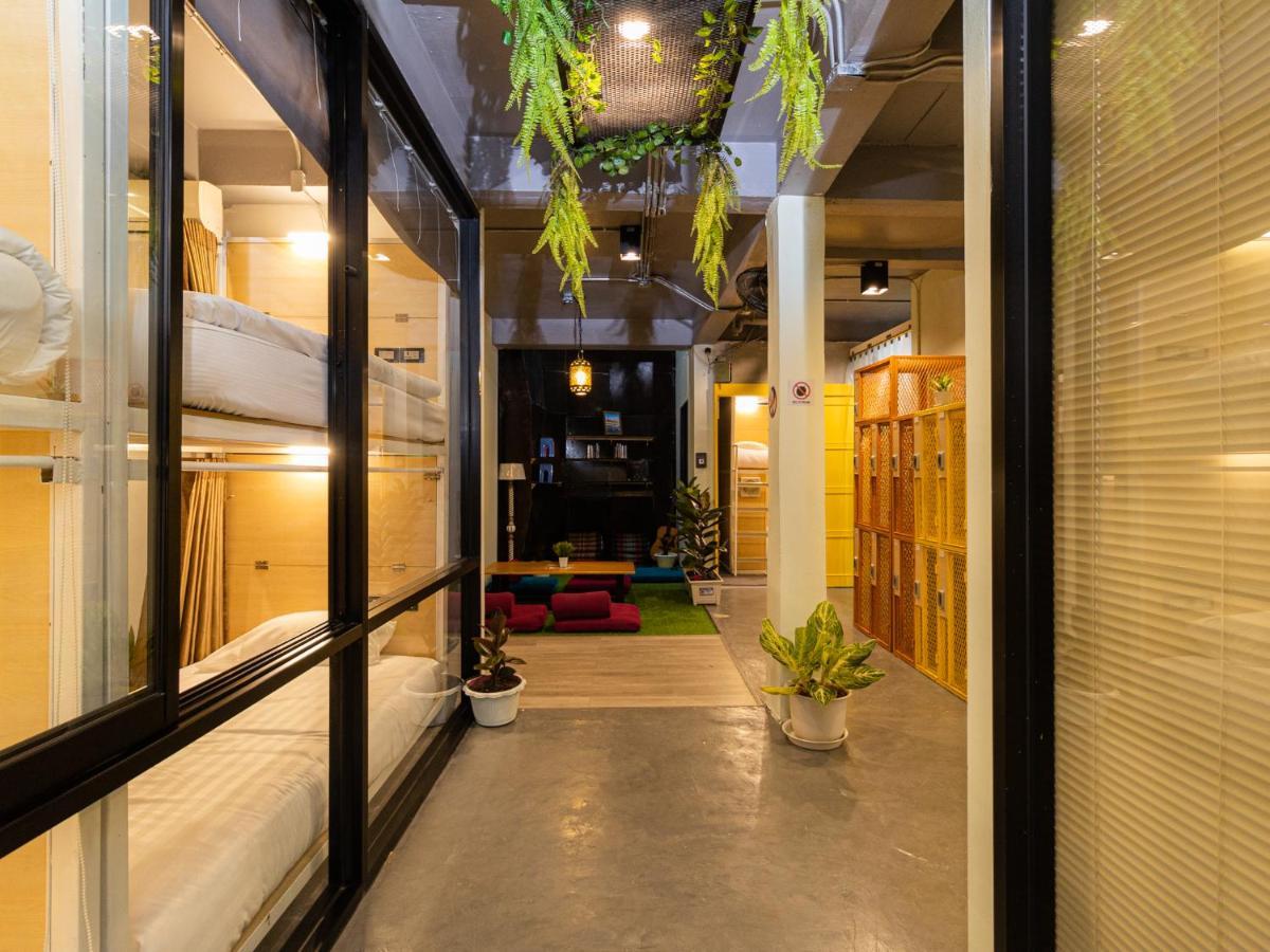 Khao San Social Capsule Hostel Банкок Екстериор снимка