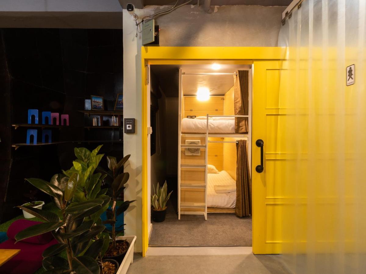 Khao San Social Capsule Hostel Банкок Екстериор снимка