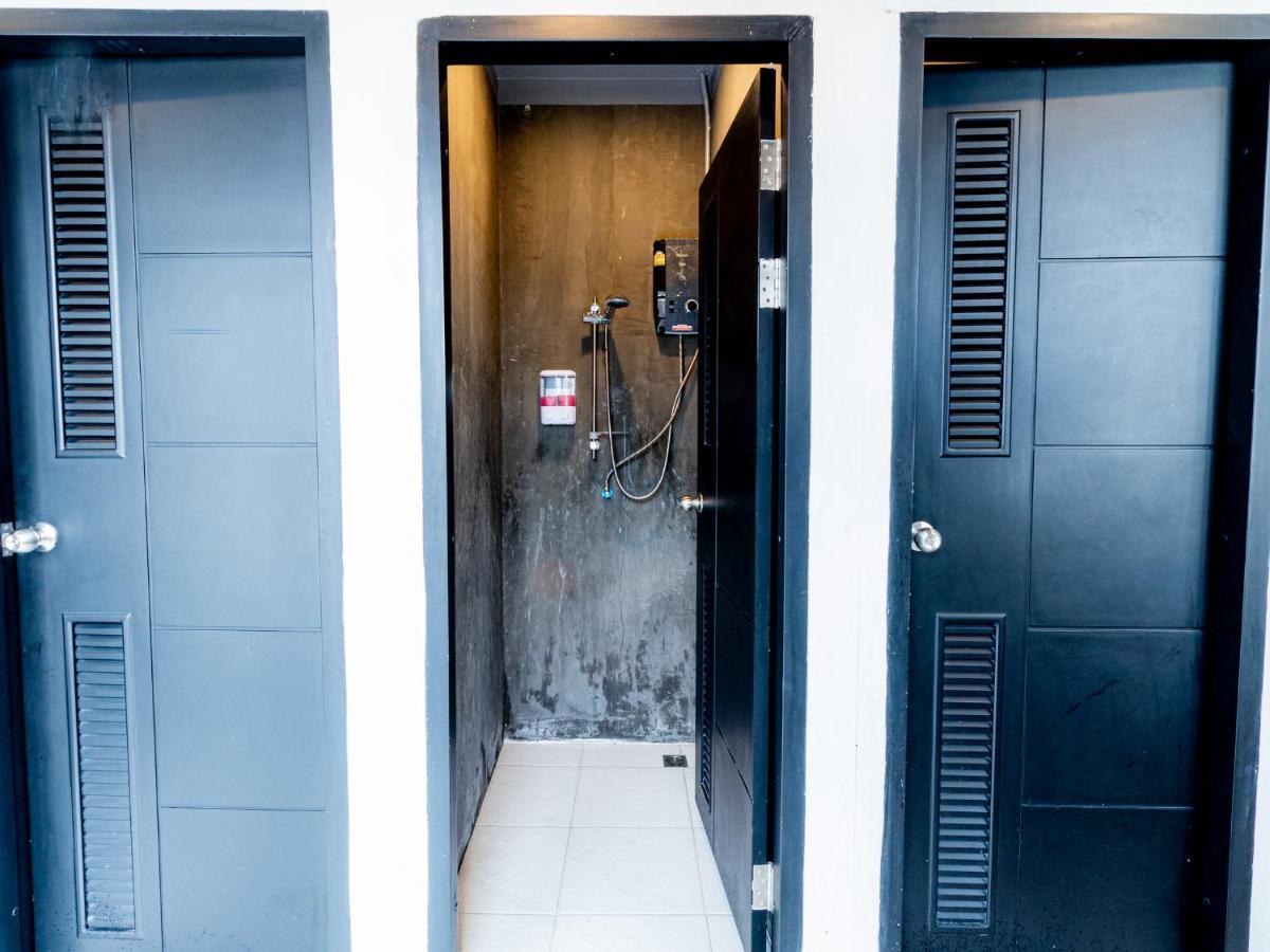 Khao San Social Capsule Hostel Банкок Екстериор снимка