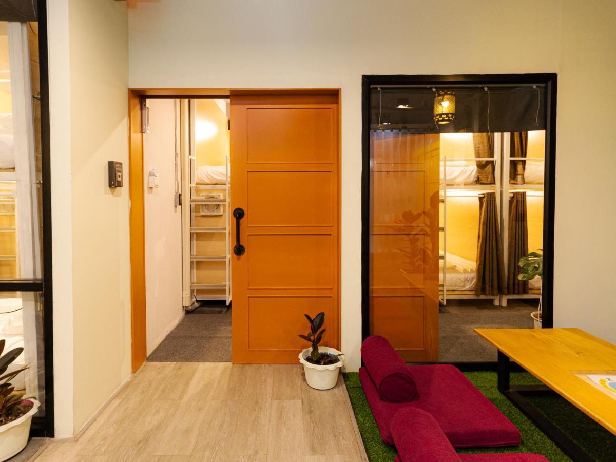 Khao San Social Capsule Hostel Банкок Екстериор снимка