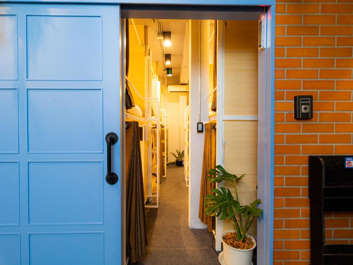 Khao San Social Capsule Hostel Банкок Екстериор снимка