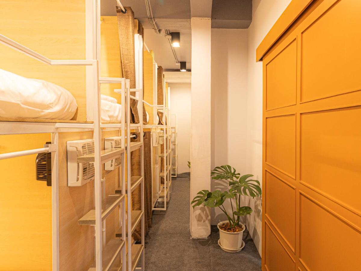 Khao San Social Capsule Hostel Банкок Екстериор снимка