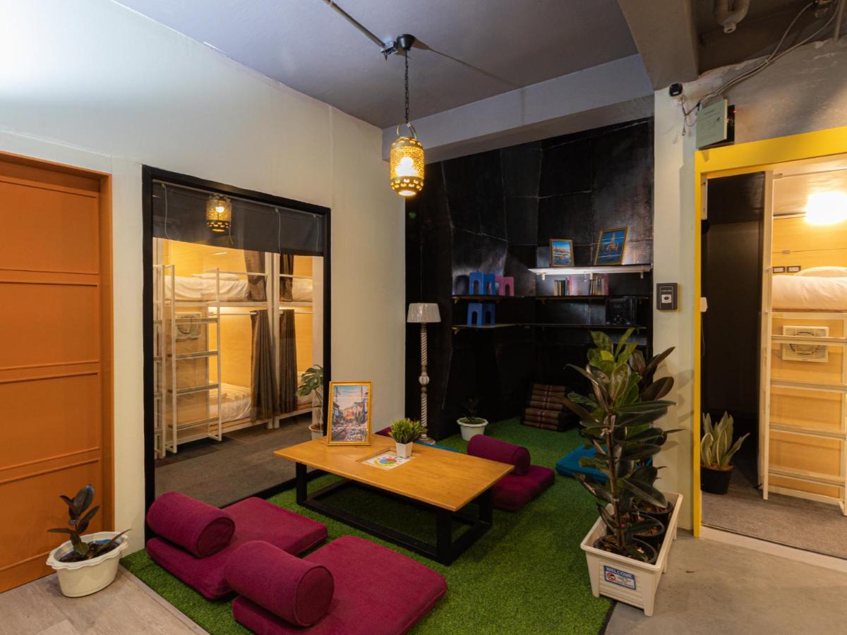 Khao San Social Capsule Hostel Банкок Екстериор снимка