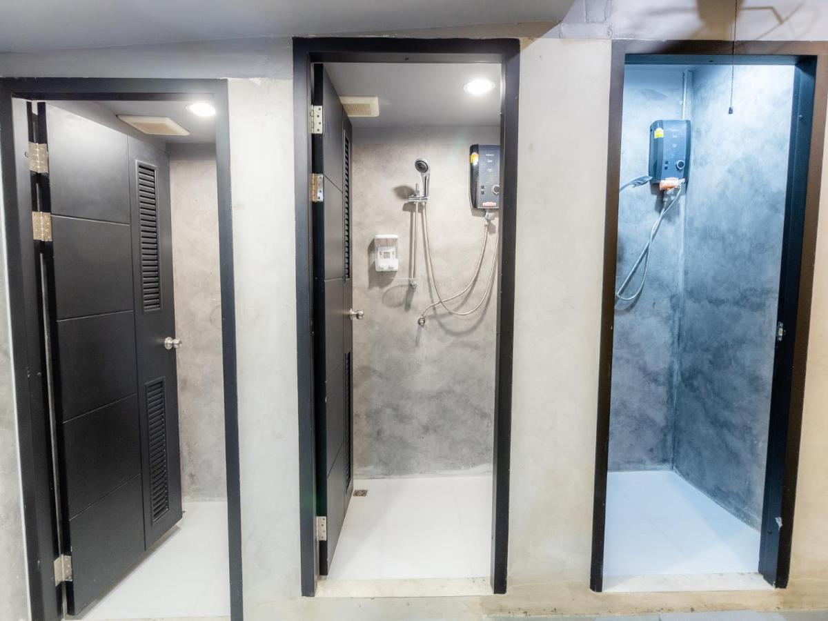 Khao San Social Capsule Hostel Банкок Екстериор снимка