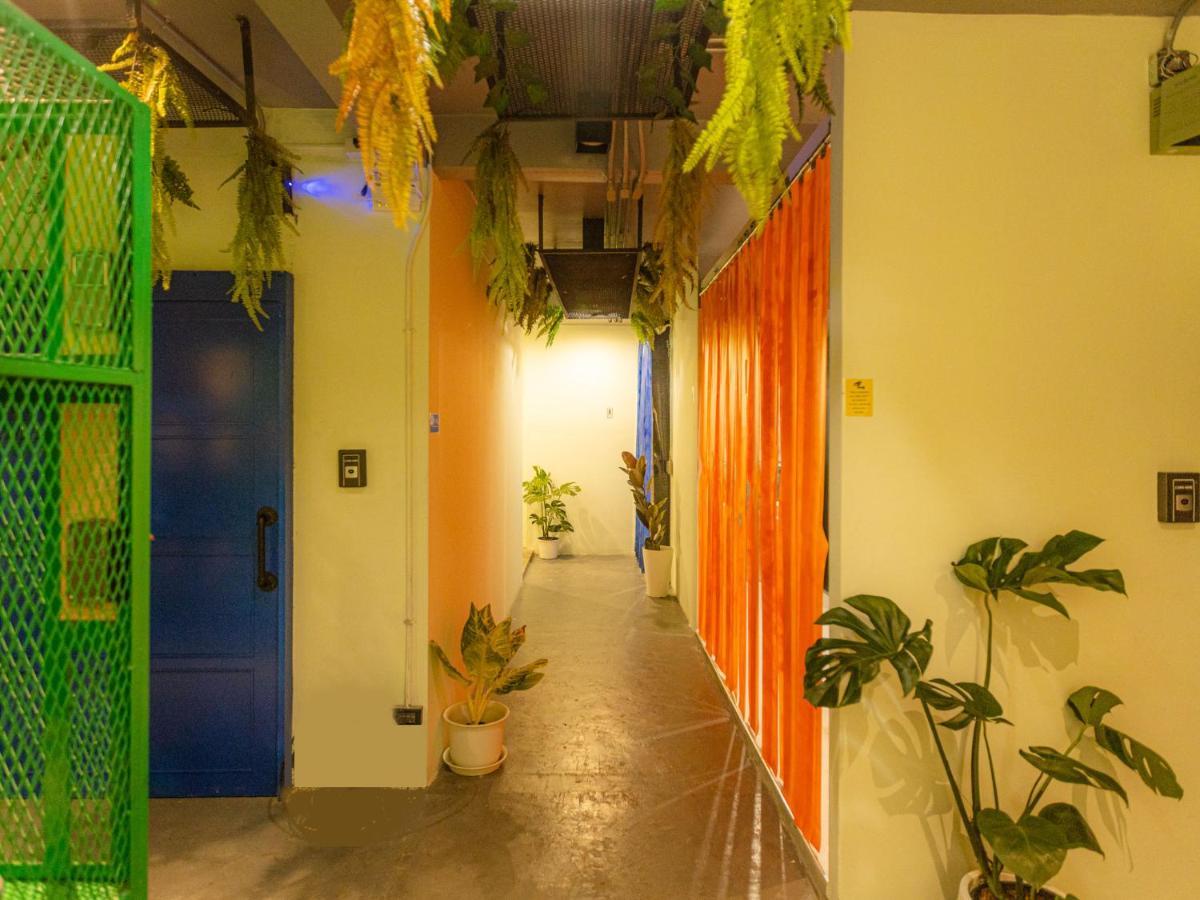 Khao San Social Capsule Hostel Банкок Екстериор снимка