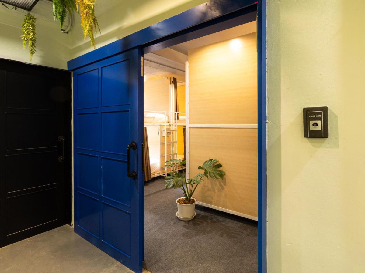 Khao San Social Capsule Hostel Банкок Екстериор снимка