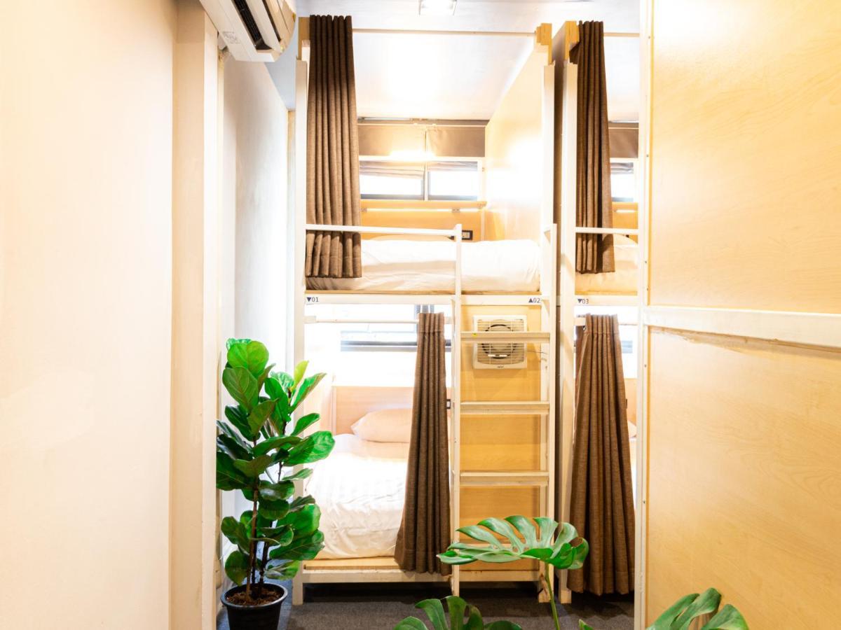 Khao San Social Capsule Hostel Банкок Екстериор снимка