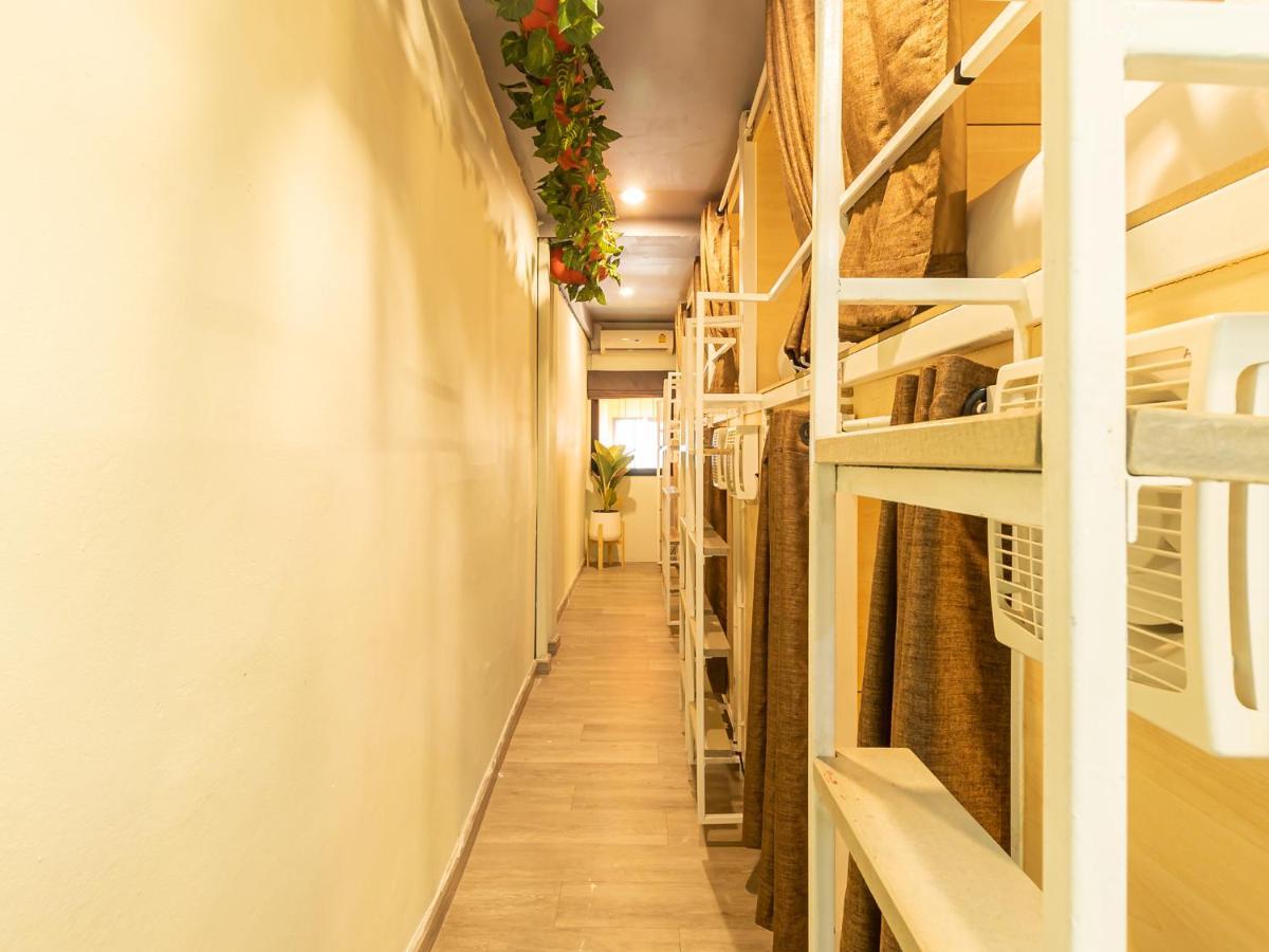 Khao San Social Capsule Hostel Банкок Екстериор снимка