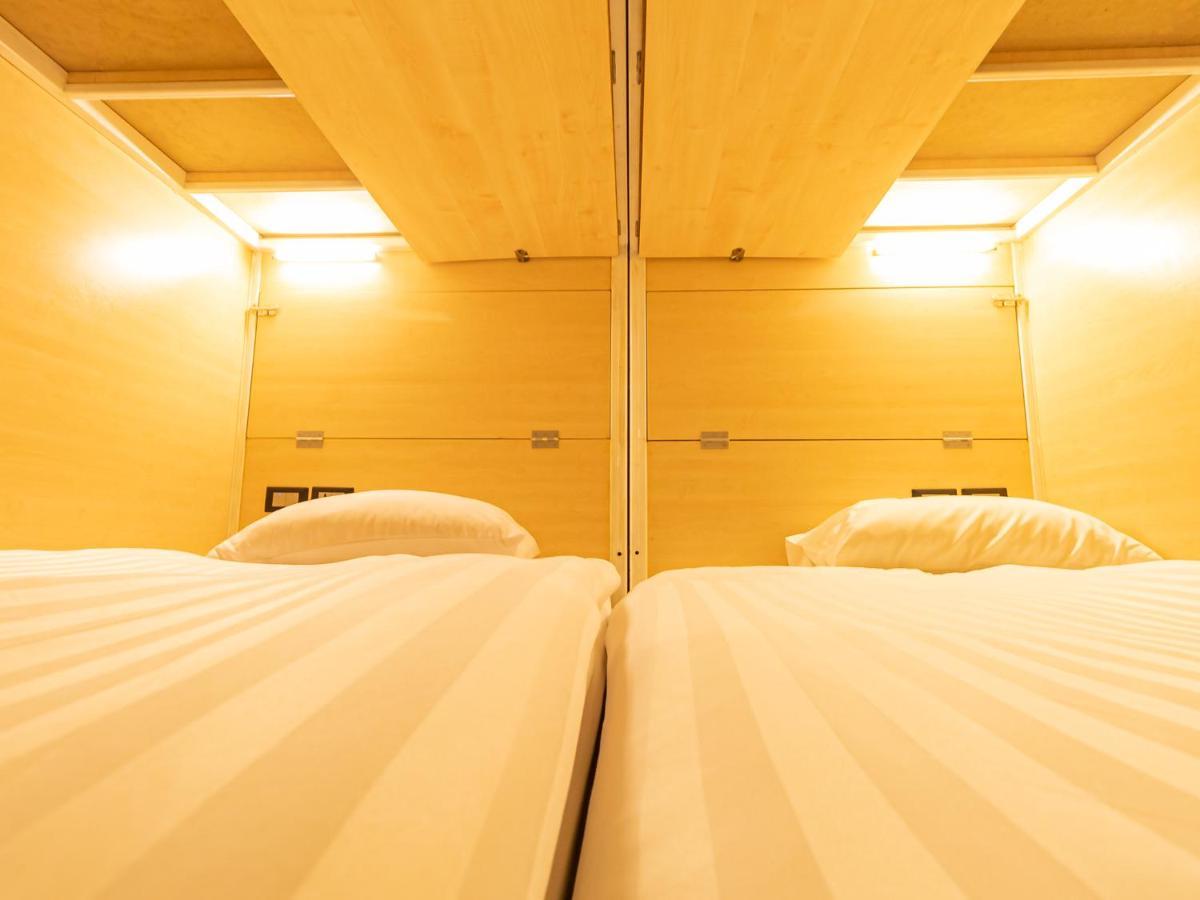 Khao San Social Capsule Hostel Банкок Екстериор снимка