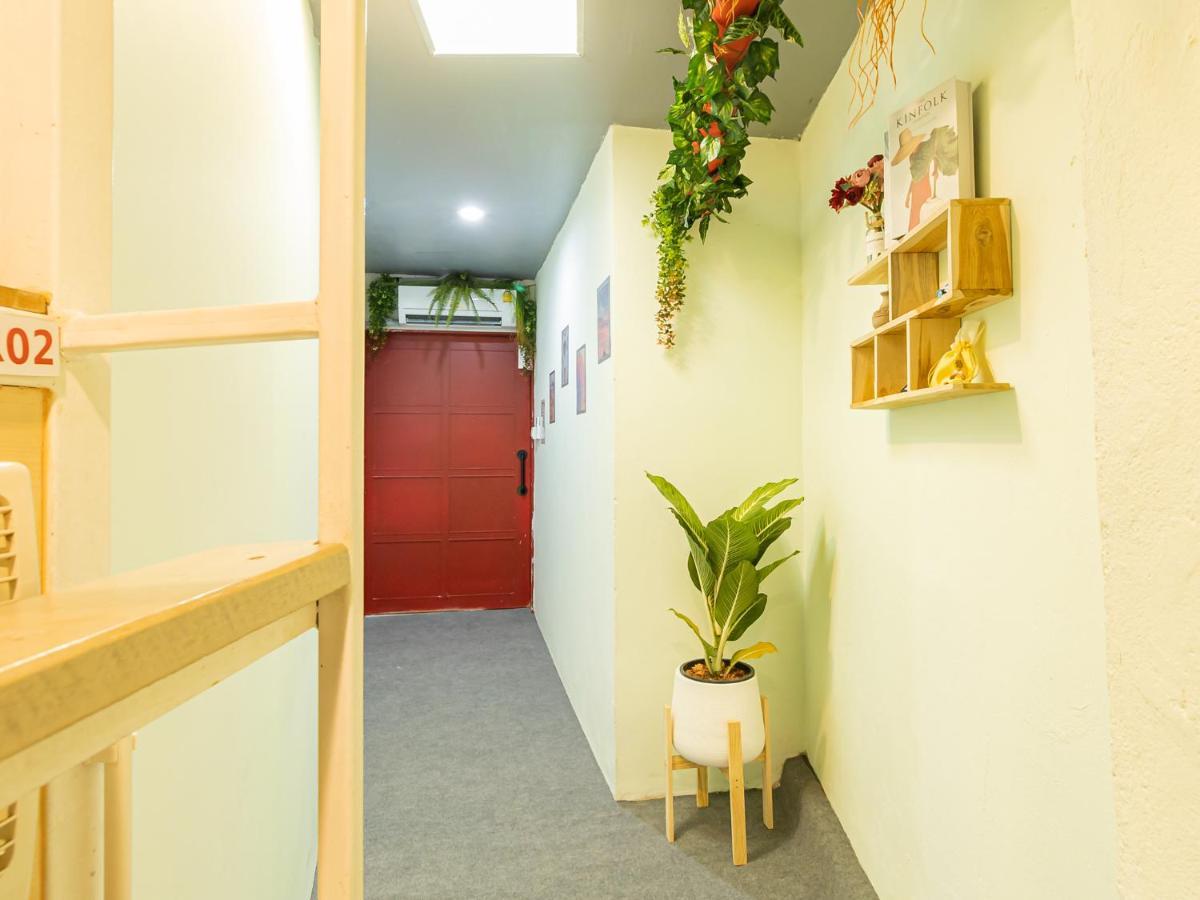 Khao San Social Capsule Hostel Банкок Екстериор снимка