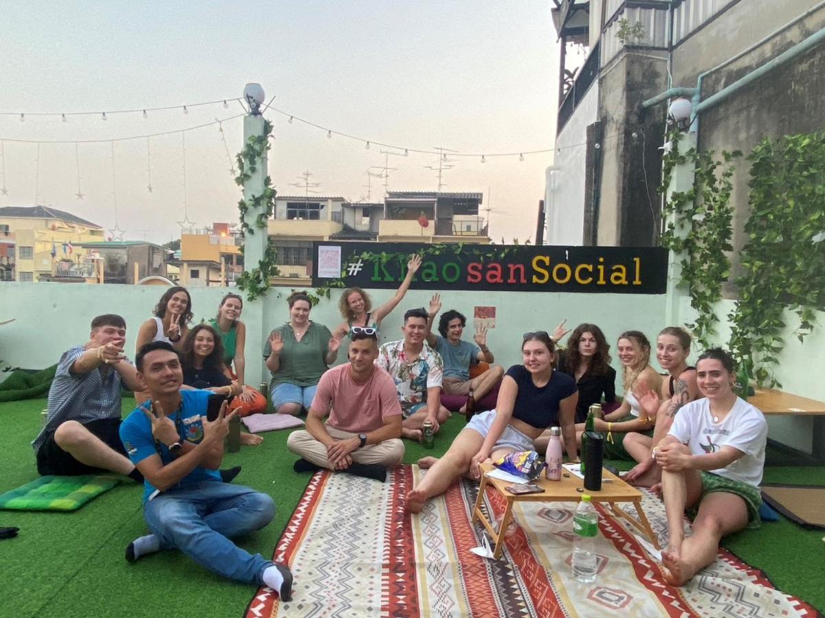 Khao San Social Capsule Hostel Банкок Екстериор снимка